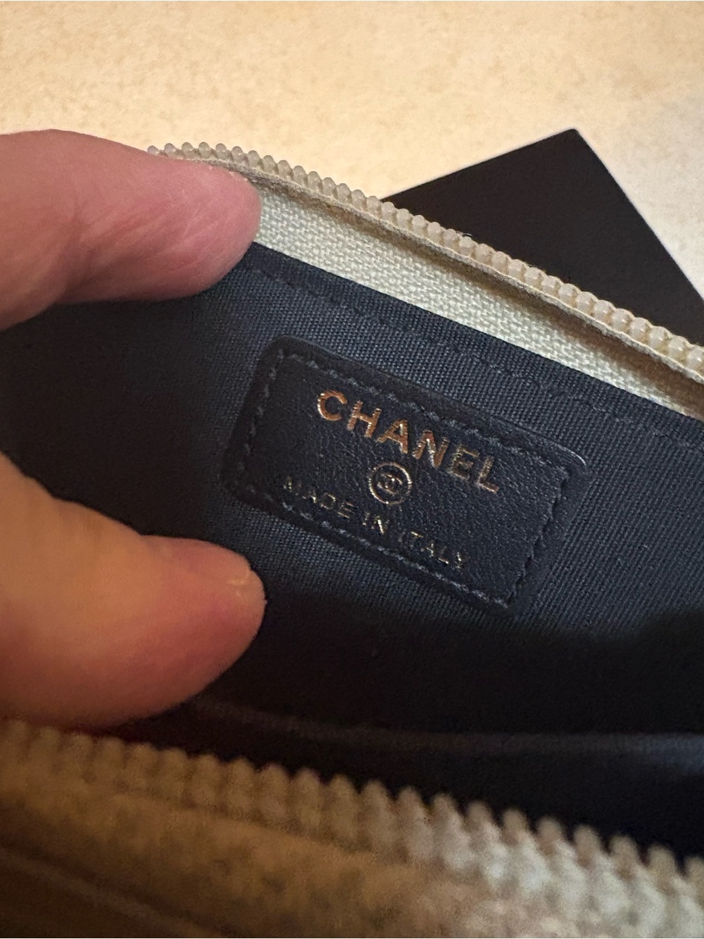 CHANEL Boy Metallic Gold and Black Quilted compact Zippy Wallet with gold enamel - Picture 4 of 6